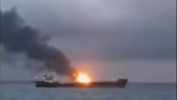 Captura incendio dos barcos estrecho Kerch. Captura incendio dos barcos estrecho Kerch.