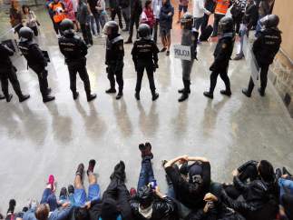 Guardia Civil y Policía Nacional requisan urnas del referéndum del 1-O.