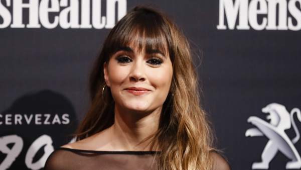 Aitana posando en la alfombra roja Aitana posando en la alfombra roja