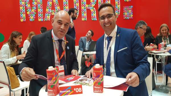 Acuerdo en Fitur para promoción Cueva del Tesoro en el bus turístico de Málaga Acuerdo en Fitur para promoción Cueva del Tesoro en el bus turístico de Málaga