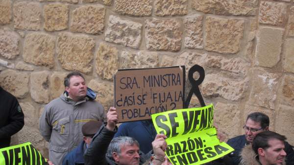 Los vecinos de Andorra han protestado hoy con motivo de la visita de la ministra Los vecinos de Andorra han protestado hoy con motivo de la visita de la ministra