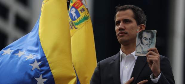 Juan Guaidó jura como presidente de Venezuela