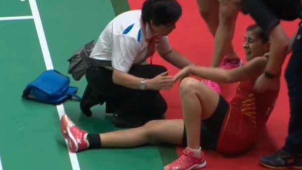 Carolina Marín, asistida durante la final del Másters de Indonesia Carolina Marín, asistida durante la final del Másters de Indonesia