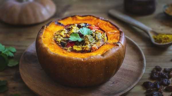 Calabaza asada con curry de verduras Calabaza asada con curry de verduras