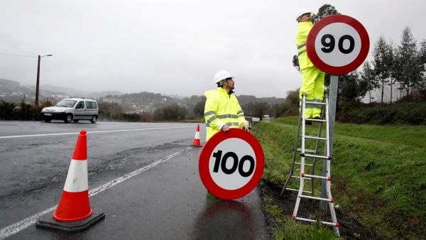 Límite de velocidad a 90 km/h Límite de velocidad a 90 km/h