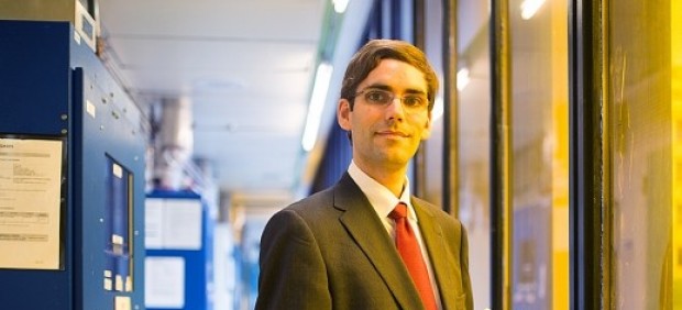 El investigador Tomás Palacios, director de la investigación para convertir WiFi en electricidad