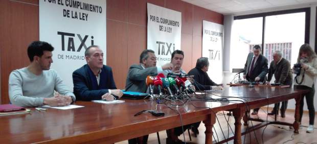 Las asociaciones del taxi en rueda de prensa