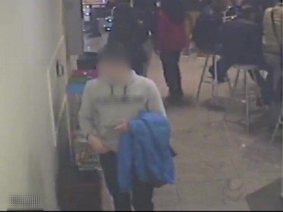 El presunto agresor a dos niños a la entrada de los baños