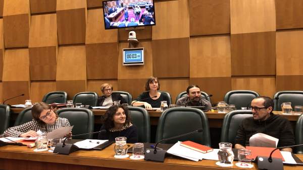 Al fondo a la izquierda, la concejal Lola Campos, con ediles de ZEC y PSOE Al fondo a la izquierda, la concejal Lola Campos, con ediles de ZEC y PSOE