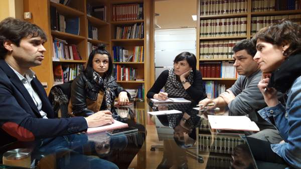 Reunión de la Federación Navarra de Municipios y Concejos con la Asociación de L Reunión de la Federación Navarra de Municipios y Concejos con la Asociación de L