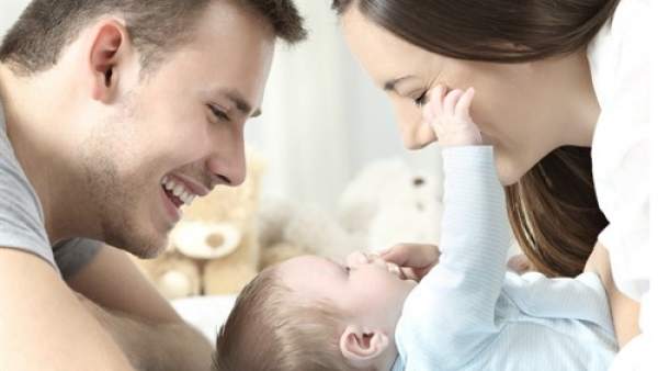 Familia con bebé Familia con bebé