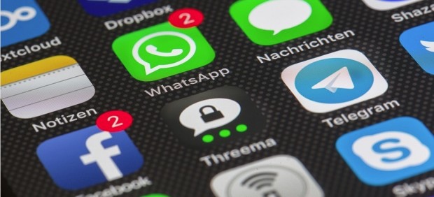 Imagen pantalla de teléfono con aplicaciones