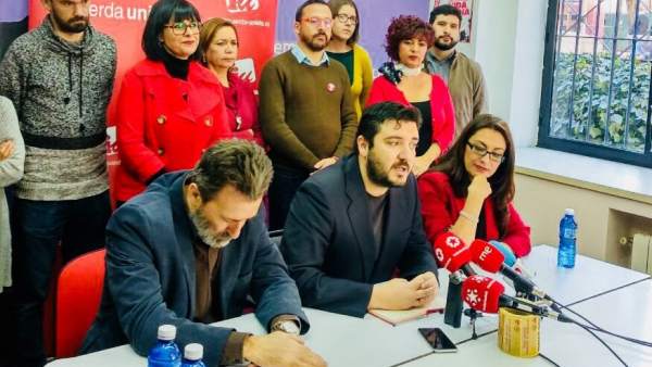 Mauricio Valiente, Álvaro Aguilera y Sol Sánchez, este martes, tras la Colegiada. Mauricio Valiente, Álvaro Aguilera y Sol Sánchez, este martes, tras la Colegiada.