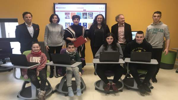 La consejera Solana en la presentación de la biblioteca escolar digital Odisea