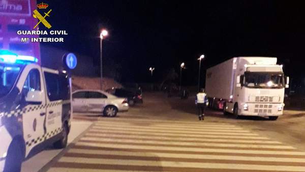 La Guardia Civil investiga al conductor de un vehículo articulado de 40 tonelada La Guardia Civil investiga al conductor de un vehículo articulado de 40 tonelada