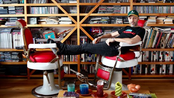 Alejo Stivel en su casa Alejo Stivel en su casa