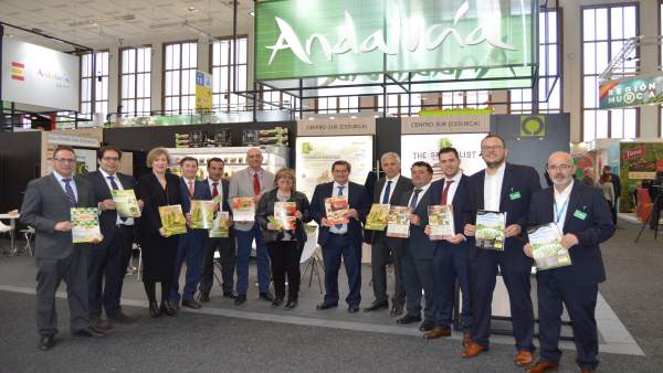 Cooperativas Agro-alimentarias promocionan el espárrago verde en Fruit Logística Cooperativas Agro-alimentarias promocionan el espárrago verde en Fruit Logística