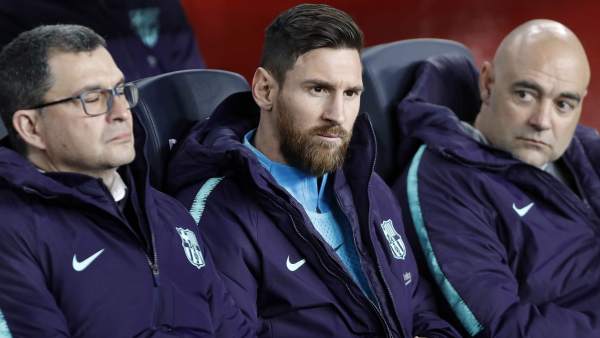 Leo Messi, en el banquillo del Camp Nou. Leo Messi, en el banquillo del Camp Nou.