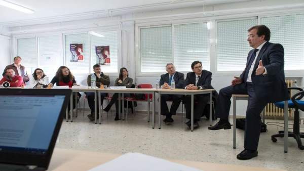 Fernández Vara interviene en un curso de emprendedores de tabaco Fernández Vara interviene en un curso de emprendedores de tabaco