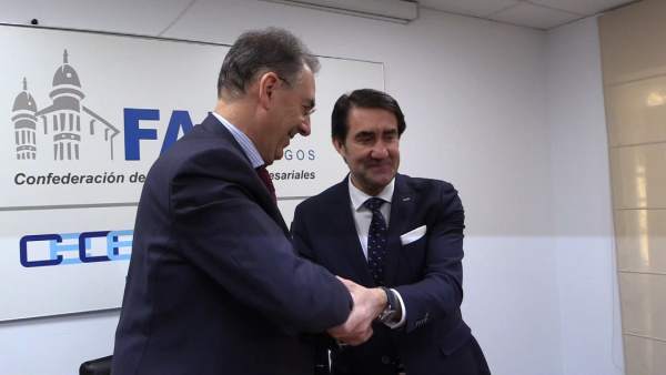 Suárez-Quiñones con Miguel Ángel Benavente, presidente de FAE. Suárez-Quiñones con Miguel Ángel Benavente, presidente de FAE.