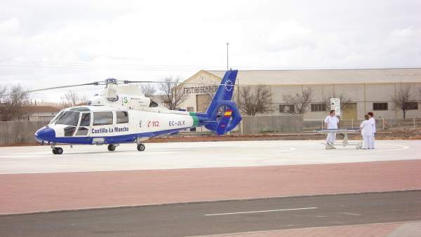 Helicóptero preparado para despegar Helicóptero preparado para despegar