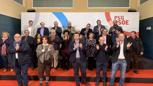 Gonzalo Caballero acompañado de los 18 candidatos del PSdeG en la comarca de Our Gonzalo Caballero acompañado de los 18 candidatos del PSdeG en la comarca de Our