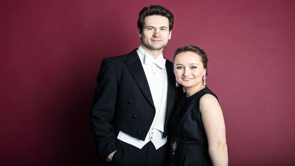 La soprano Julia Lezhneva y el maestro Mikhail Antonenko La soprano Julia Lezhneva y el maestro Mikhail Antonenko