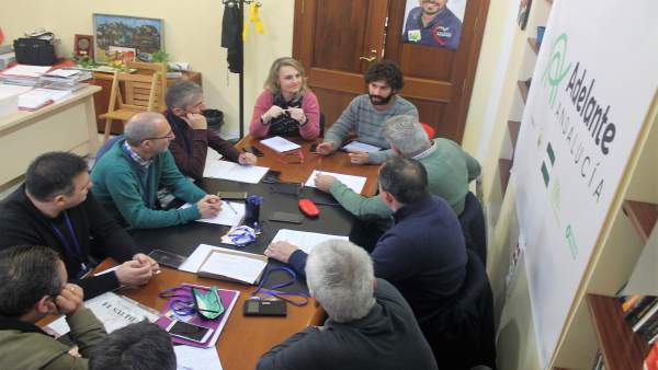 Reunión de IU y Participa con el sector del taxi Reunión de IU y Participa con el sector del taxi
