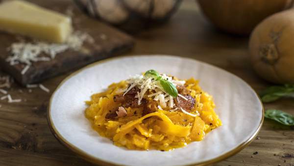 Espaguetis de calabaza a la carbonara Espaguetis de calabaza a la carbonara