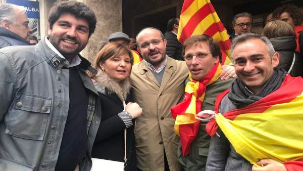Bonig, López Miras, Almeida, Fernández y Barrachina en la manifestación de Madri Bonig, López Miras, Almeida, Fernández y Barrachina en la manifestación de Madri