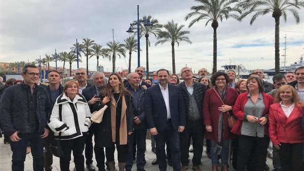 El ministro de Fomento, José Luis Ábalos, y el alcalde Josep Fèlix Ballesteros e El ministro de Fomento, José Luis Ábalos, y el alcalde Josep Fèlix Ballesteros e