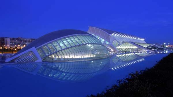 L'Hemisfèric de la Ciudad de las Artes y las Ciencias L'Hemisfèric de la Ciudad de las Artes y las Ciencias