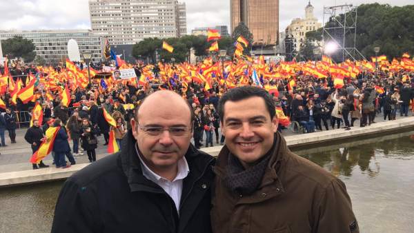 El presidente del PP de Granada, Sebastián Pérez, con el presidente de la Junta El presidente del PP de Granada, Sebastián Pérez, con el presidente de la Junta