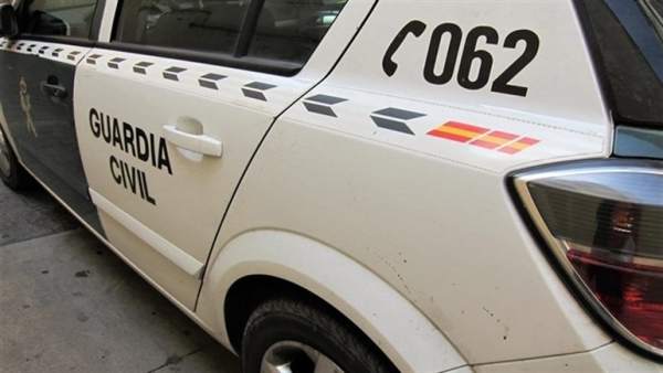 Vehículo de la Guardia Civil Vehículo de la Guardia Civil