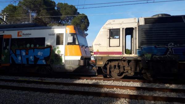 Retirada de trenes tras el accidente de Castellgalí (Barcelona) Retirada de trenes tras el accidente de Castellgalí (Barcelona)