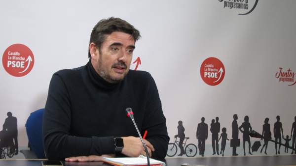 El presidente del Grupo Parlamentario Socialista, Rafa Esteban, en rueda de pren El presidente del Grupo Parlamentario Socialista, Rafa Esteban, en rueda de pren