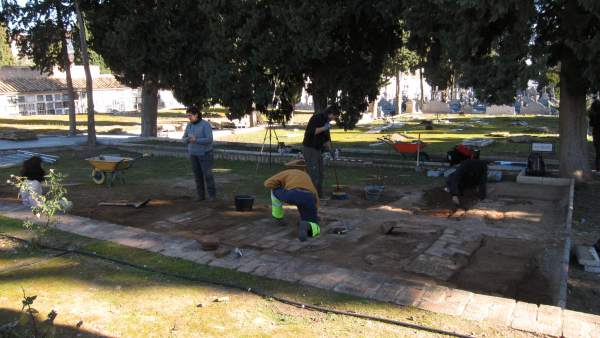 Trabajos en el cuadro de San Ramón en el Cementerio de la Salud Trabajos en el cuadro de San Ramón en el Cementerio de la Salud