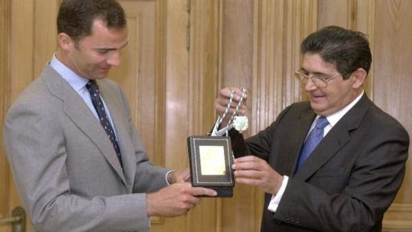 Jose Joaquín Gallardo Imponiendo En Su Día La Medalla De Oro De La Abogacía Anda Jose Joaquín Gallardo Imponiendo En Su Día La Medalla De Oro De La Abogacía Anda
