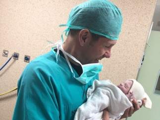 Simeone con su hija