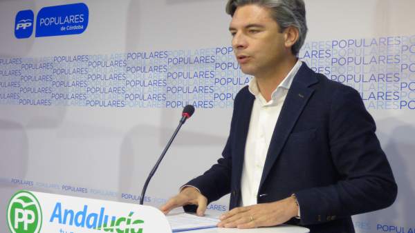 Andrés Lorite en una rueda de prensa en la sede del PP de Córdoba Andrés Lorite en una rueda de prensa en la sede del PP de Córdoba