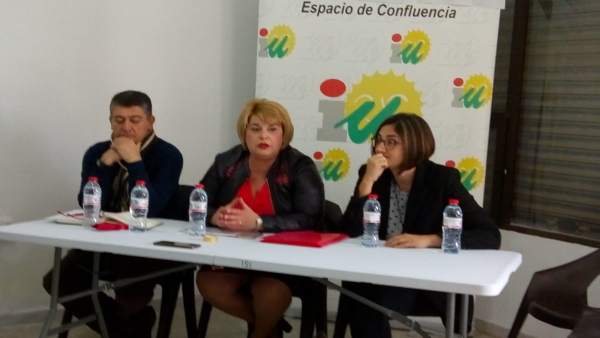 Aurora Rubio (centro), es la candidata de IU a la Alcaldía de Belmez Aurora Rubio (centro), es la candidata de IU a la Alcaldía de Belmez