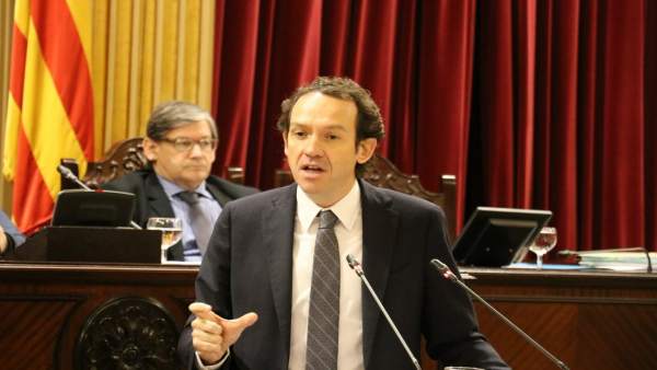 Marc Pons durante el debate de los Presupuestos de su Conselleria Marc Pons durante el debate de los Presupuestos de su Conselleria