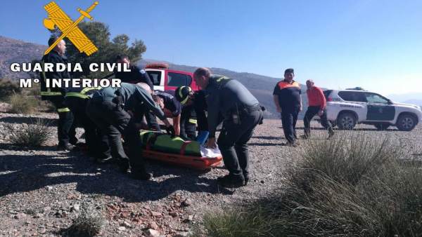 Auxilian a un parapentista herido en Berja (Almería) Auxilian a un parapentista herido en Berja (Almería)