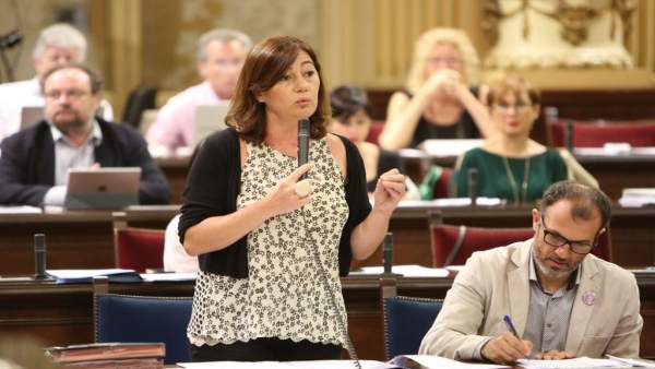Francina Armengol en el pleno del Parlament Francina Armengol en el pleno del Parlament