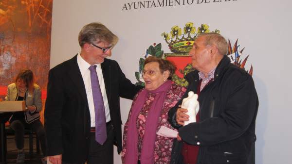 Santisteve ha recibido a las 150 parejas en el Teatro Principal Santisteve ha recibido a las 150 parejas en el Teatro Principal