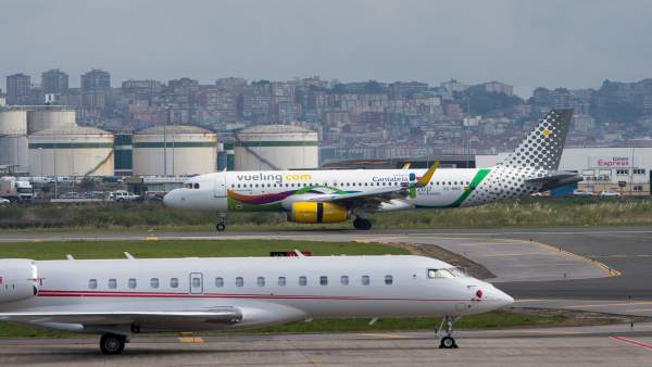 Aviones en el aeropuerto Seve Ballesteros Aviones en el aeropuerto Seve Ballesteros