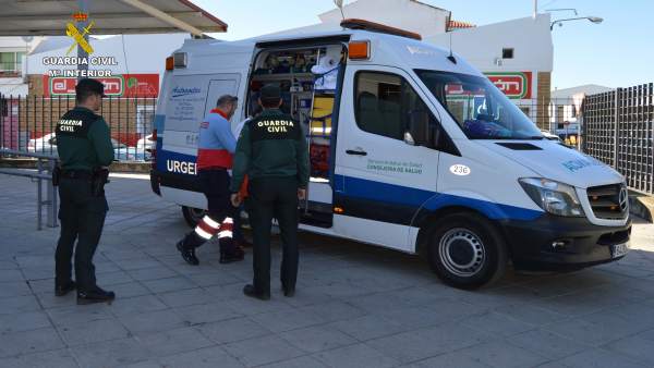 Robo en Ayamonte (Huelva) de material sanitario de una ambulancia Robo en Ayamonte (Huelva) de material sanitario de una ambulancia