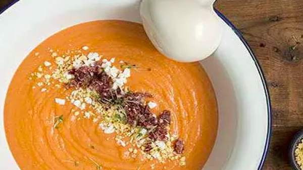 Un plato de salmorejo Un plato de salmorejo