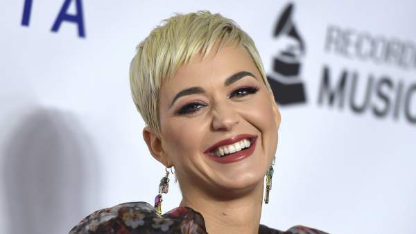 Katy Perry rinde homenaje a Dolly Parton Katy Perry rinde homenaje a Dolly Parton