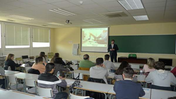 Charla formativa enmarcada en el proyecto Edufinet. Charla formativa enmarcada en el proyecto Edufinet.